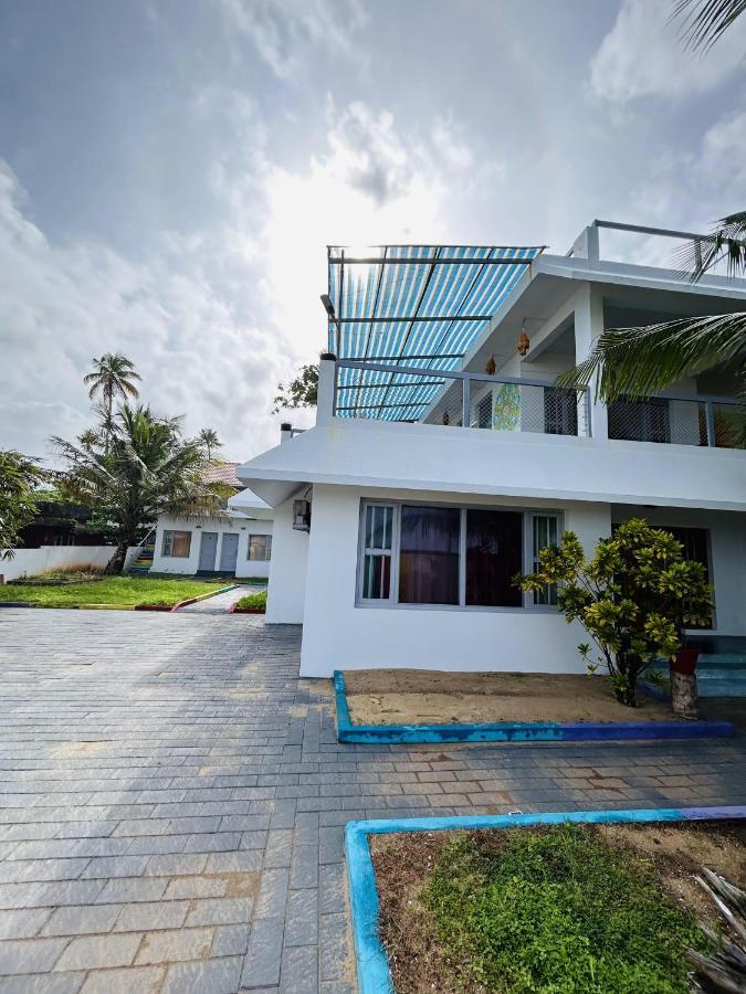 Chameleon Beach Resort, Cherai Kochi Exterior photo